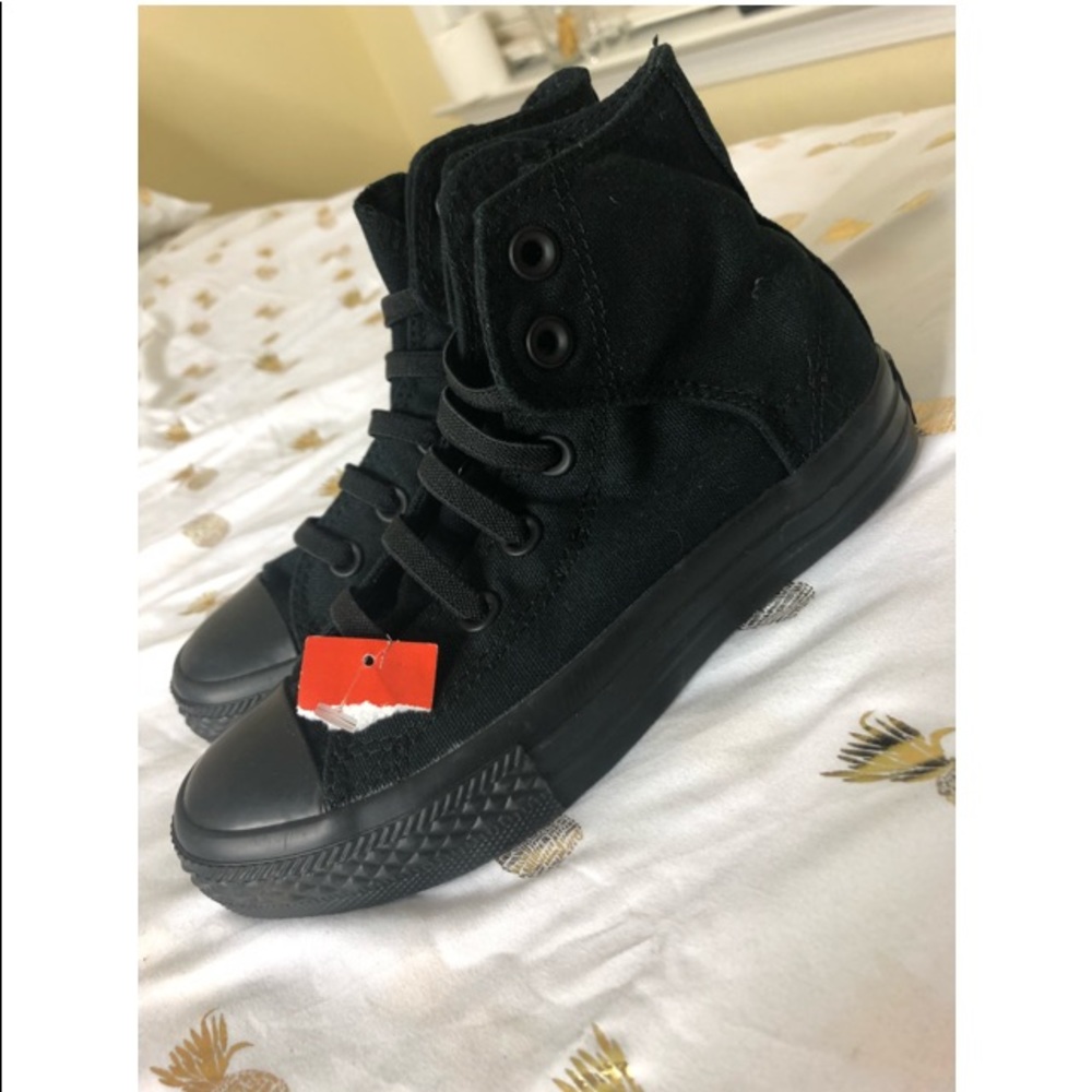 BRAND NEW Kids Converse Size 13 Never Worn